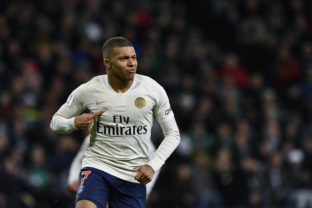 外企, 连年会的钱都省了